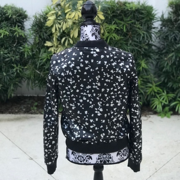 🌸Sale🌸 Michael Kors Jacket Black Silver Roses🌹W AUTHENT JH81ELLBFJ - Picture 3 of 9